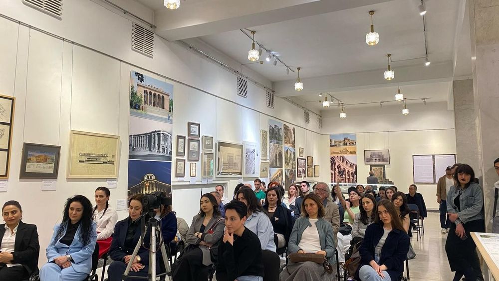 Պանելային քննարկում