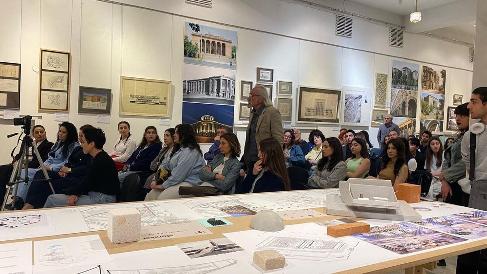 Պանելային քննարկում